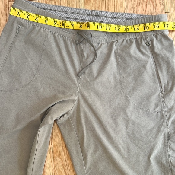 Kuhl ‘s women’s large jogger pants. - Picture 7 of 11